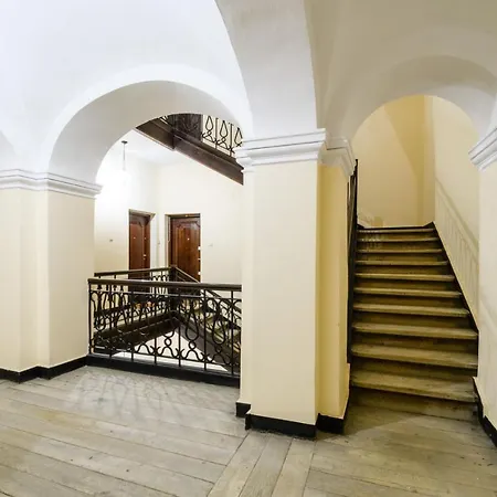 Apartment Rynek Starego Miasta 19 *